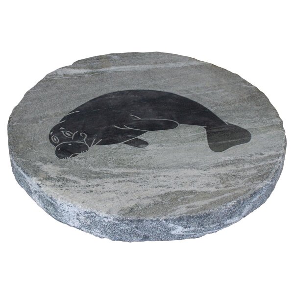 Trittplatte Nero Wave, mit Tierfigur "Robbe"geschliffen, Rest sand-gestrahlt, 896, geschliffen, D=38-40, H=4 cm (180 Stück/Pal. )